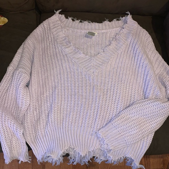 New Lavender top w/ distress - Picture 4 of 8